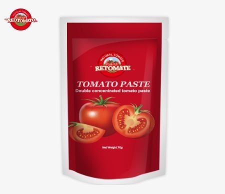 Sacchetti di pasta di pomodori di prima qualità in piattaforma e in stand-up, doppiamente concentrati, con un peso di 70 g ciascuna