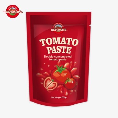 La bustina di pasta di pomodoro da 500 grammi offre un imballaggio pratico e un gusto delizioso