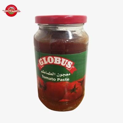 Triplice purè di pomodori concentrato in un barattolo, 210 ml di pasta naturale di pomodori.